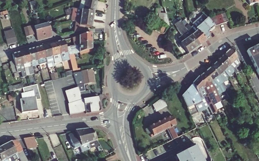 Vue aérienne du Rond-point anonyme n°509692970