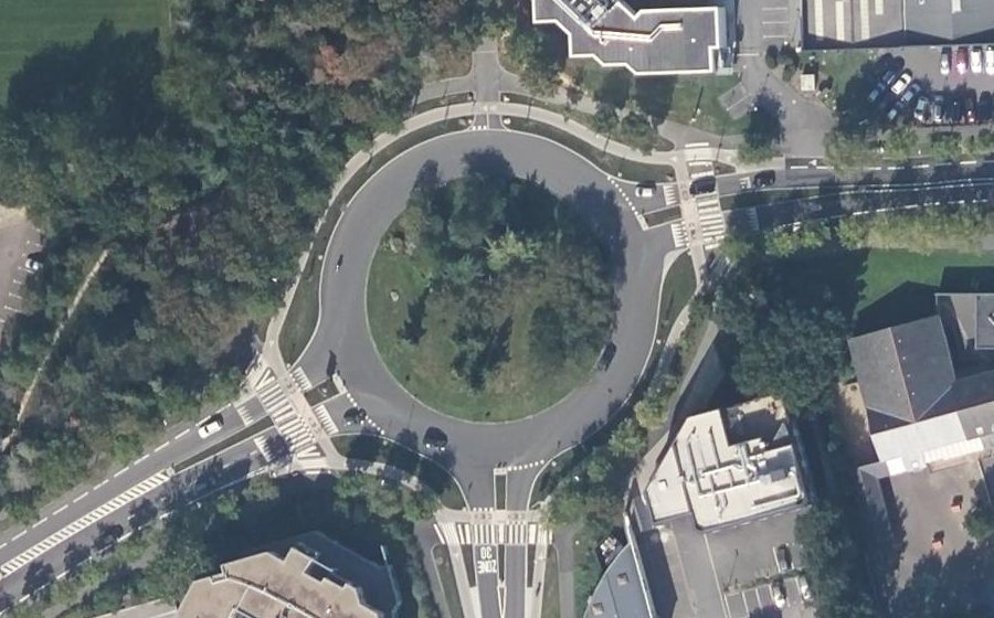 Vue aérienne du Rond-Point Escadrille Normandie-Niemen