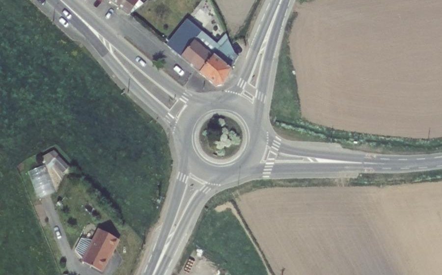 Vue aérienne du Rond-point anonyme n°509937892