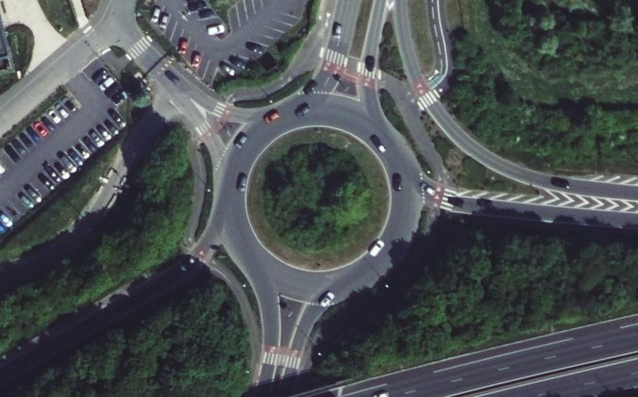 Vue aérienne du Rond-point anonyme n°509937906