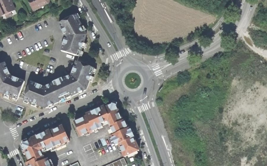 Vue aérienne du Rond-point anonyme n°51025998