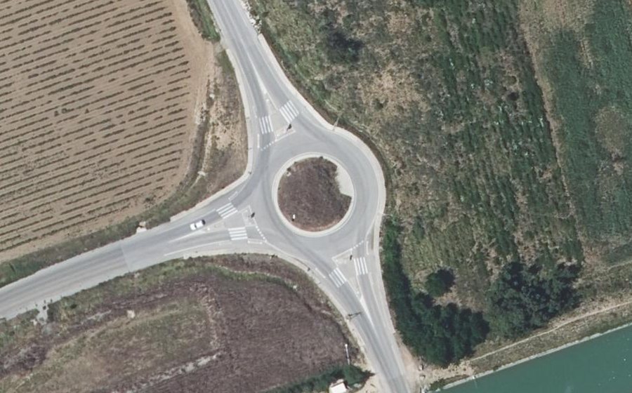 Vue aérienne du Rond-point anonyme n°510280593