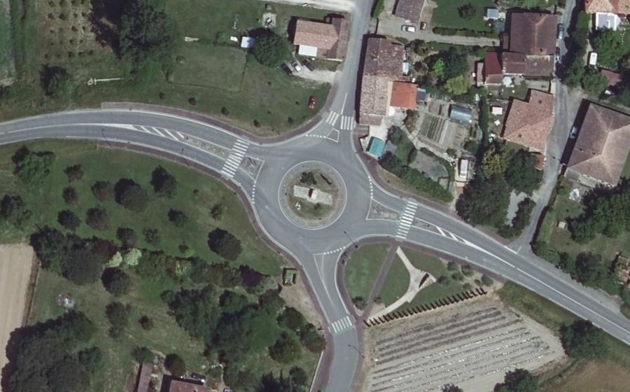 Vue aérienne du Rond-point anonyme n°51035601