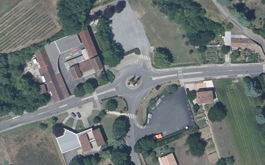 Vue aérienne du Rond-point anonyme n°510461864