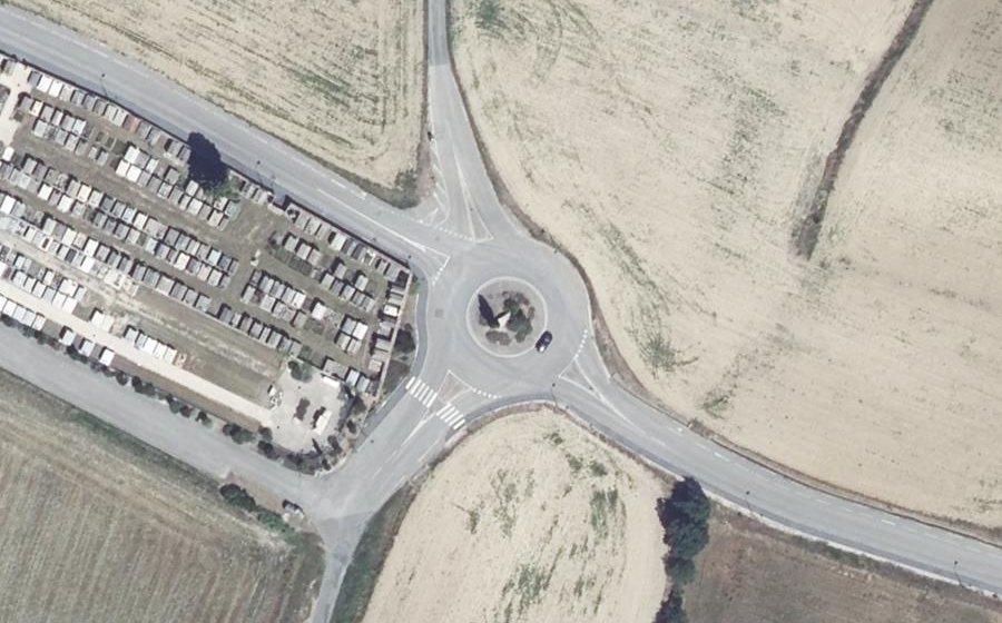 Vue aérienne du Rond-point anonyme n°51049525