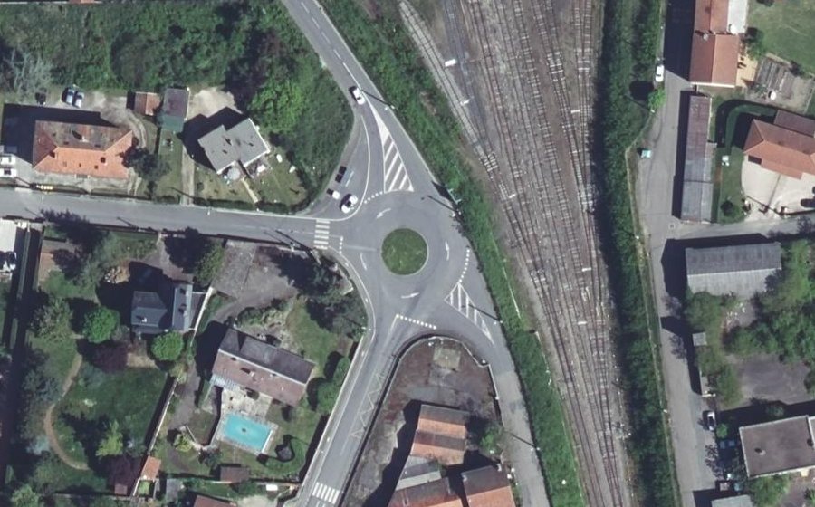 Vue aérienne du Rond-point anonyme n°51052238
