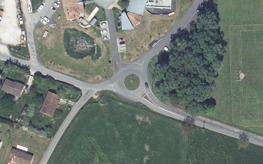 Vue aérienne du Rond-point anonyme n°510529240