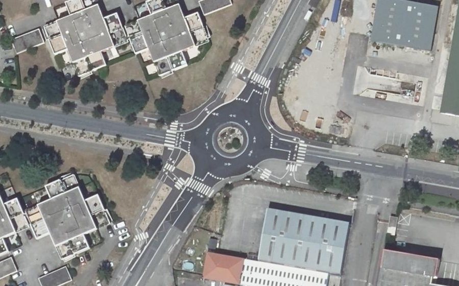 Vue aérienne du Rond-point anonyme n°51055898