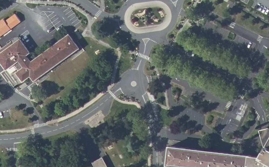 Vue aérienne du Rond-point anonyme n°510578397