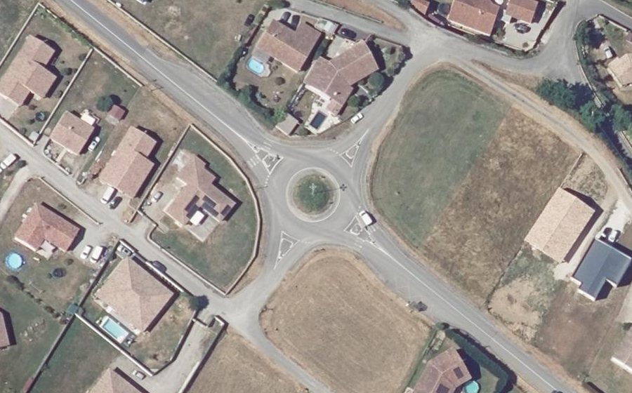 Vue aérienne du Rond-point anonyme n°510586386