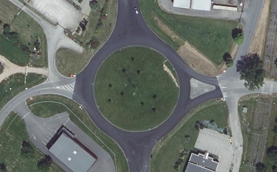 Vue aérienne du Rond-point anonyme n°51067815