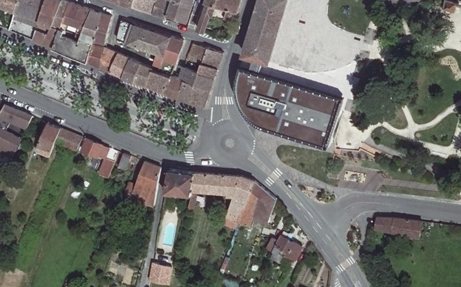 Vue aérienne du Rond-point anonyme n°51070267