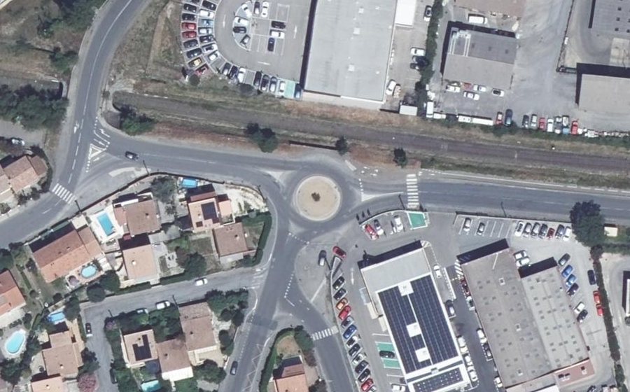 Vue aérienne du Rond-point anonyme n°51071055