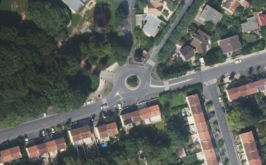 Vue aérienne du Rond-point anonyme n°51076177