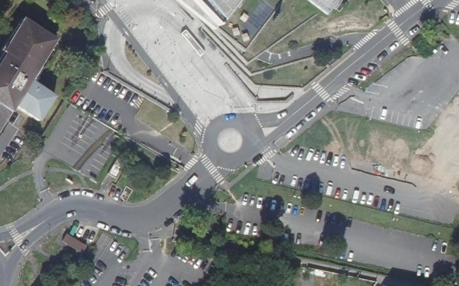 Vue aérienne du Rond-point anonyme n°510829679