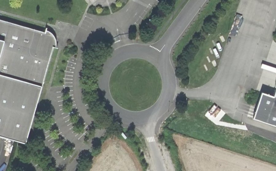 Vue aérienne du Rond-point anonyme n°51083213