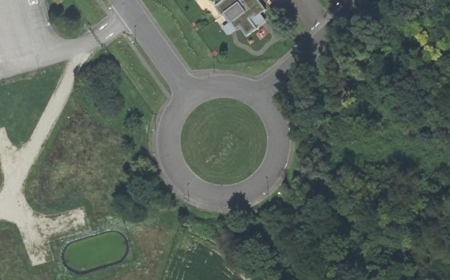 Vue aérienne du Rond-point anonyme n°51083250