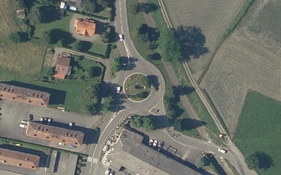 Vue aérienne du Rond-point anonyme n°5109159