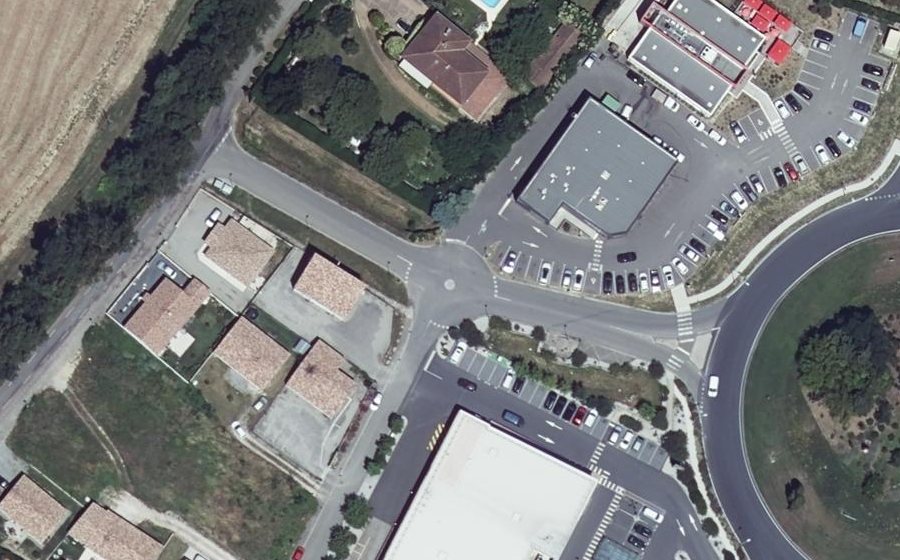 Vue aérienne du Rond-point anonyme n°510969344