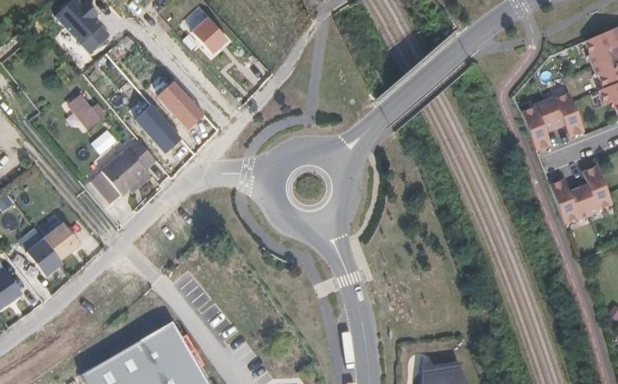 Vue aérienne du Rond-point anonyme n°511059687