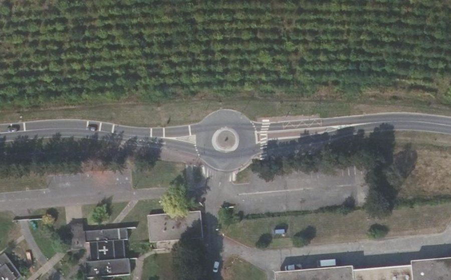 Vue aérienne du Rond-point anonyme n°51129151