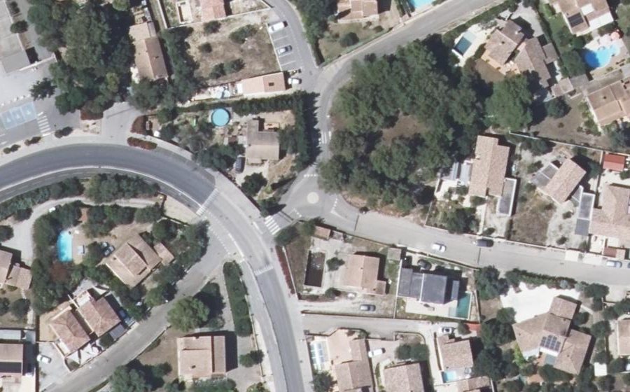 Vue aérienne du Rond-point anonyme n°511357791