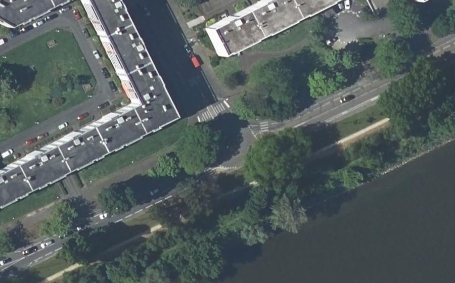 Vue aérienne du Rond-point anonyme n°51144731