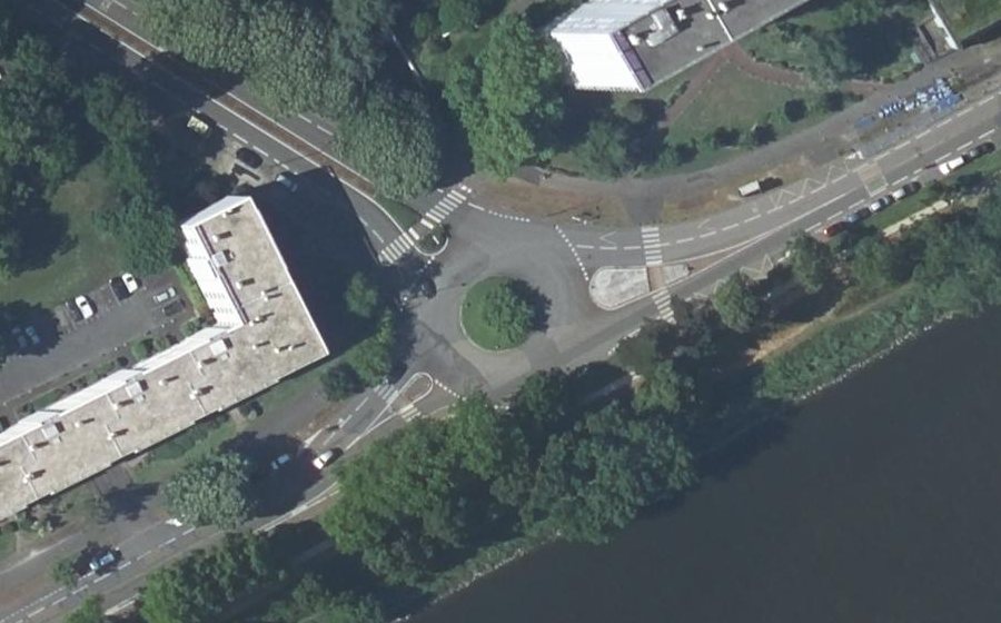 Vue aérienne du Rond-point anonyme n°51144734