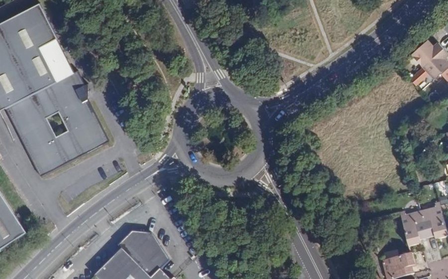 Vue aérienne du Rond-point anonyme n°511477664