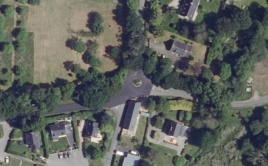 Vue aérienne du Rond-point anonyme n°511555223