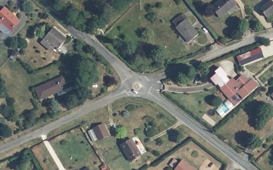 Vue aérienne du Rond-point anonyme n°51167519