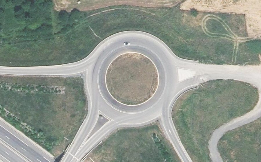 Vue aérienne du Rond-point anonyme n°511689537