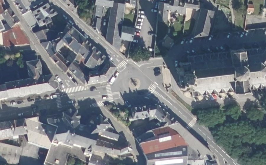 Vue aérienne du Rond-point anonyme n°511748435