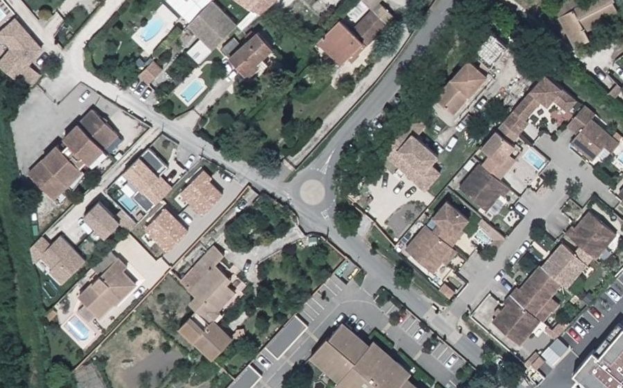Vue aérienne du Rond-point anonyme n°511775642