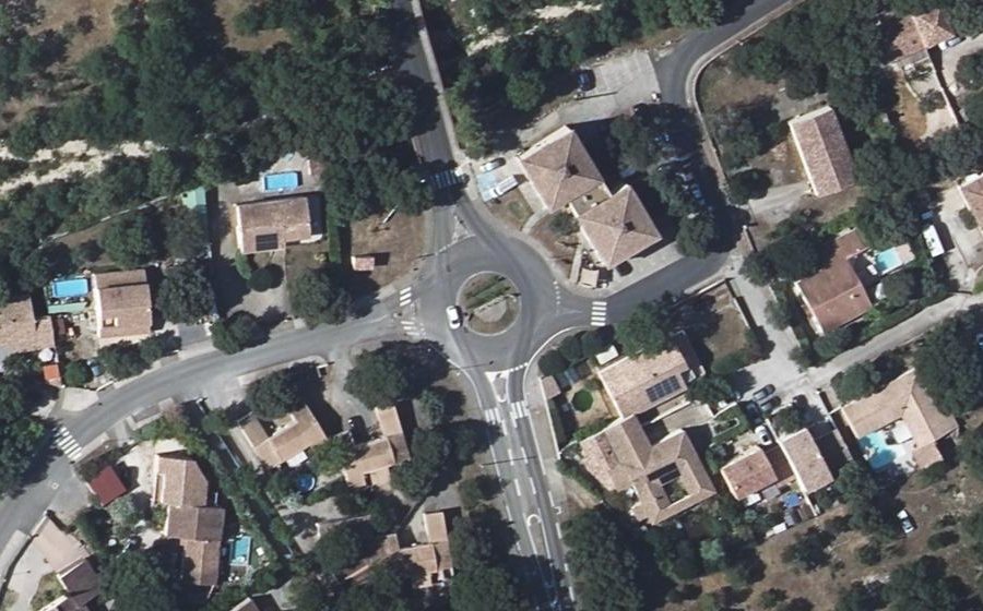 Vue aérienne du Rond-point anonyme n°511779858