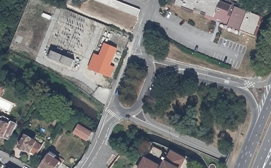 Vue aérienne du Rond-point anonyme n°51183409