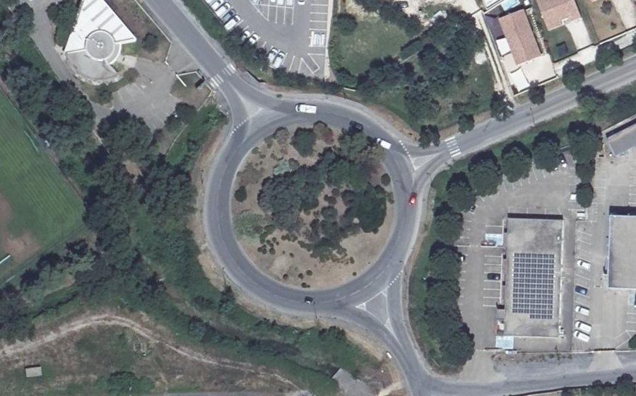 Vue aérienne du Rond-point anonyme n°51184682