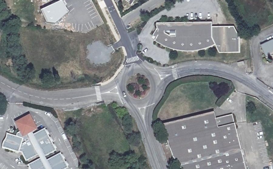 Vue aérienne du Rond-point anonyme n°51184685