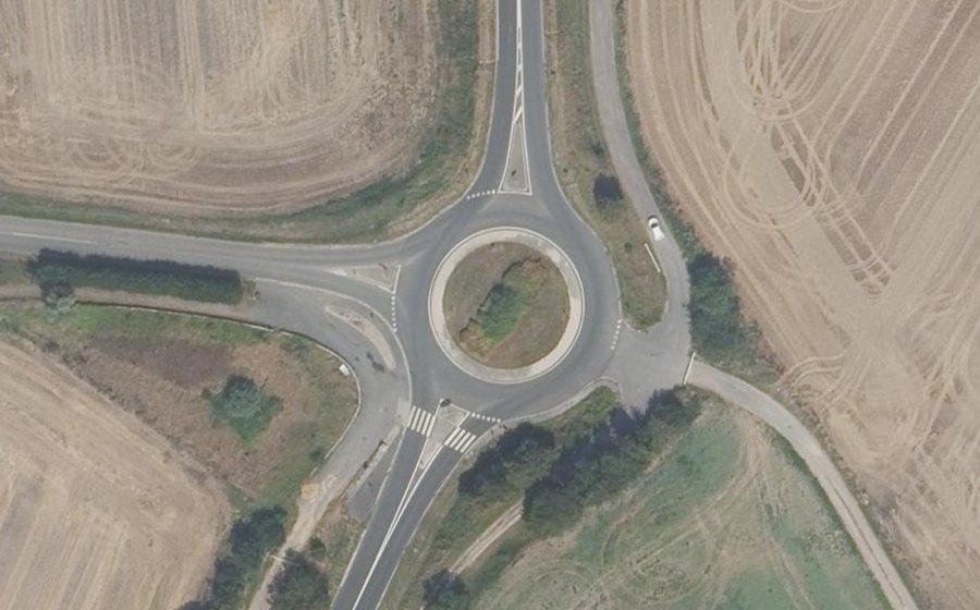 Vue aérienne du Rond-point anonyme n°51189797
