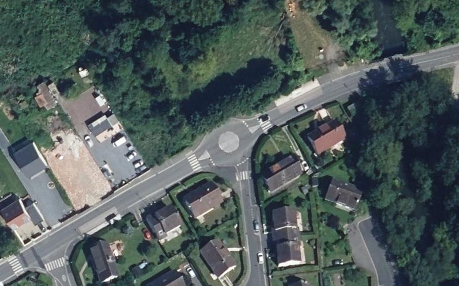 Vue aérienne du Rond-point anonyme n°511930490