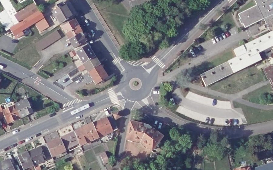Vue aérienne du Rond-point anonyme n°51203999