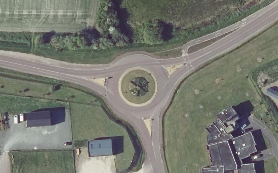 Vue aérienne du Rond-point anonyme n°512092619