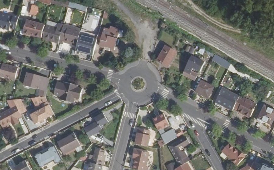 Vue aérienne du Rond-point anonyme n°512121601
