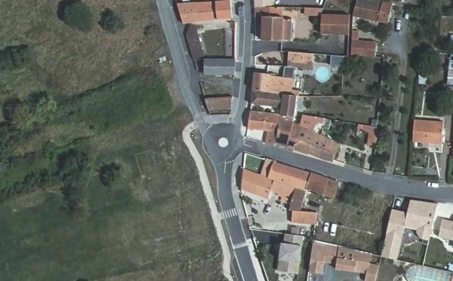 Vue aérienne du Rond-point anonyme n°512135716