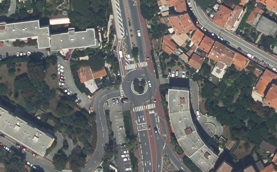 Vue aérienne du Rond-point anonyme n°512139803