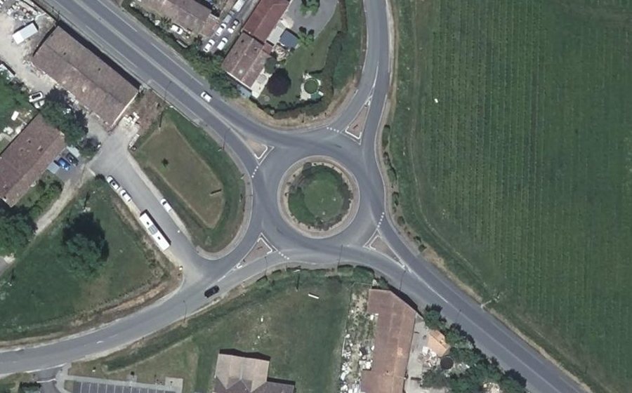 Vue aérienne du Rond-point anonyme n°512289380