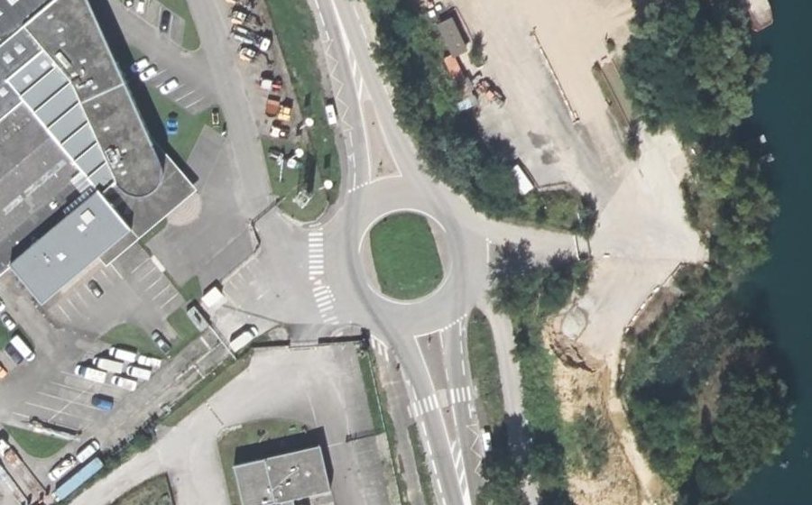 Vue aérienne du Rond-point anonyme n°51230385