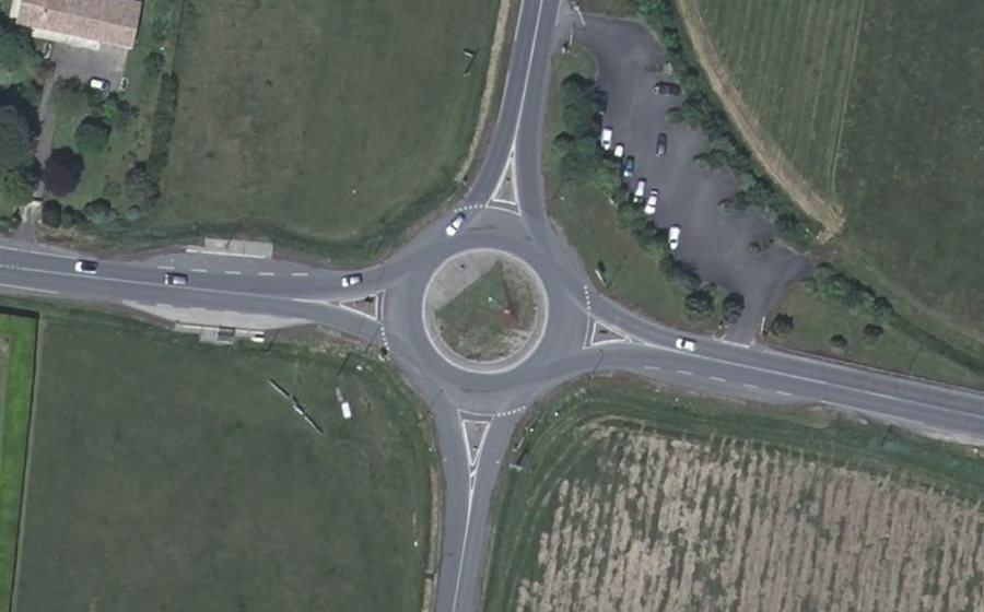 Vue aérienne du Rond-point anonyme n°512317284