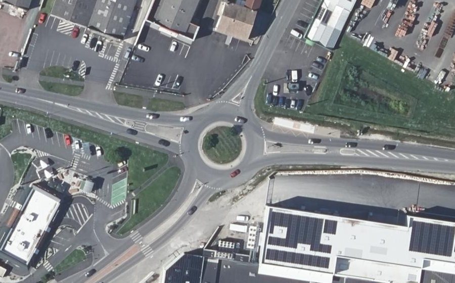 Vue aérienne du Rond-point anonyme n°512317287