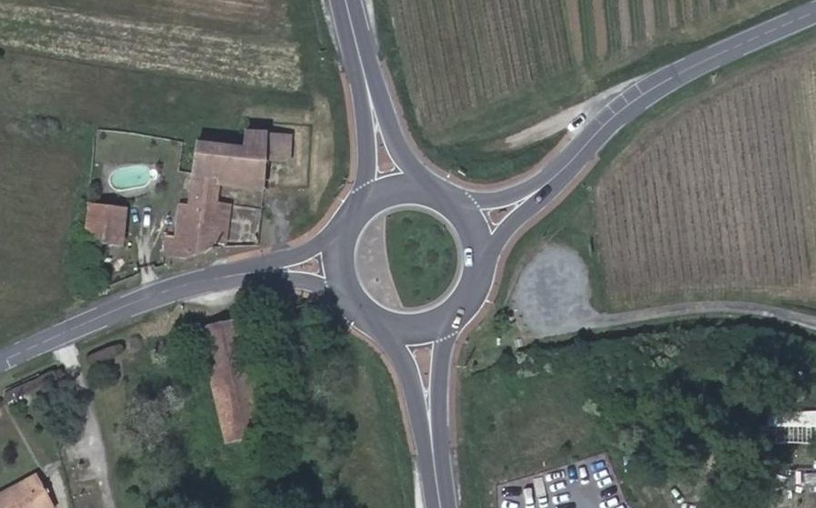 Vue aérienne du Rond-point anonyme n°512331853